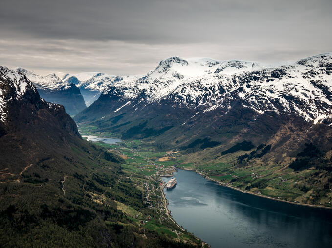 Clear Skies & Snow at the Summit